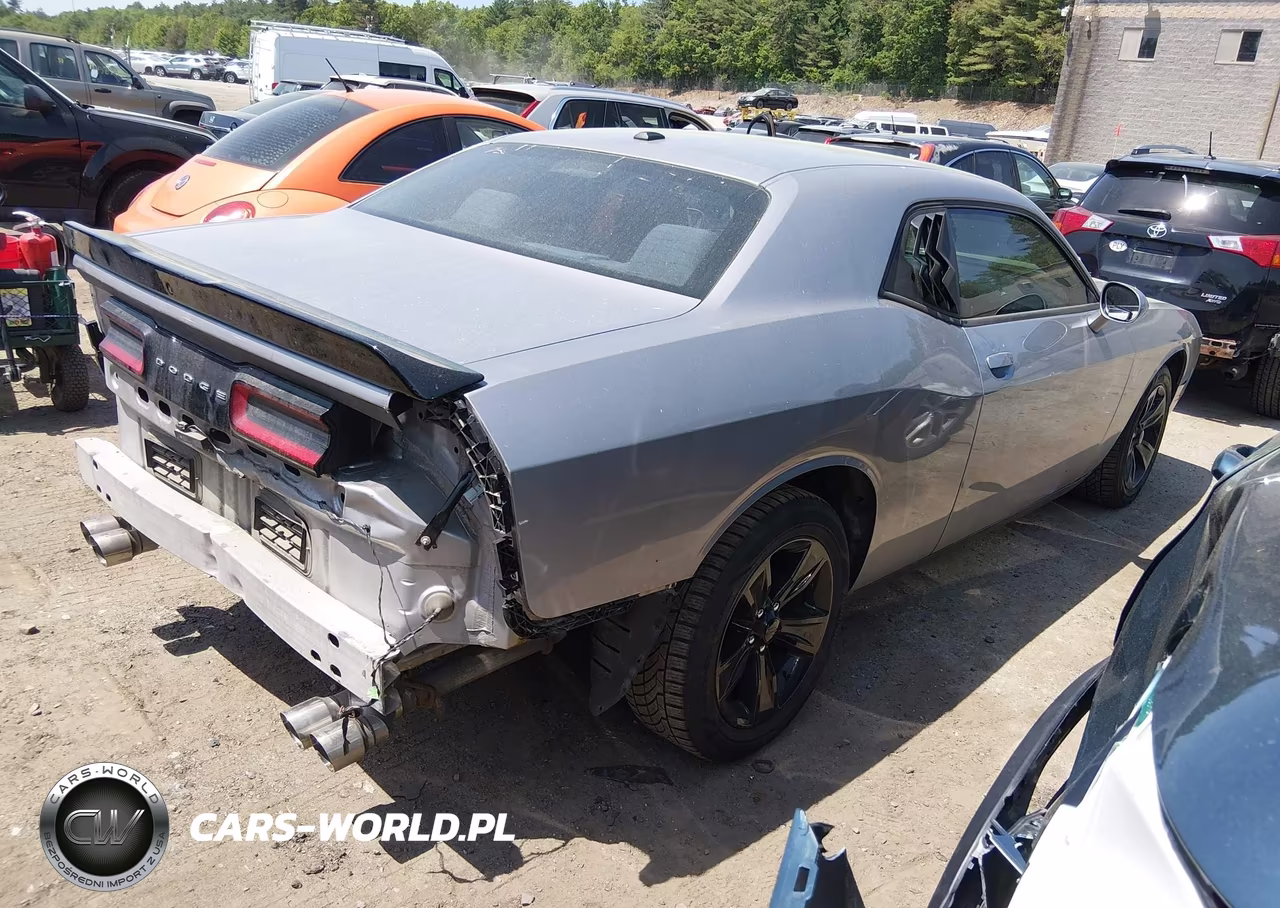2017 Dodge Challenger Sxt VIN:2C3CDZAG4HH600744 - 4