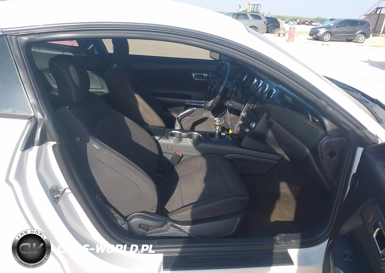 2016 Ford Mustang V6 VIN:1FA6P8AM8G5206434 - 5