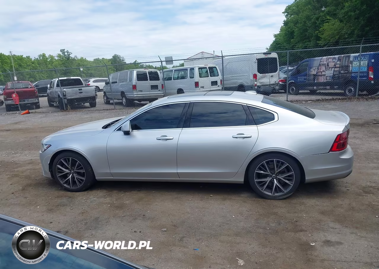 2018 Volvo S90 T5 Momentum VIN:LVY102MK1JP055490 - 14