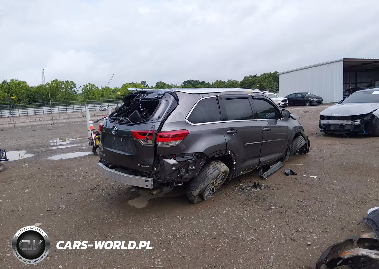 2019 Toyota Highlander Xle VIN:5TDJZRFH3KS591999 - 4