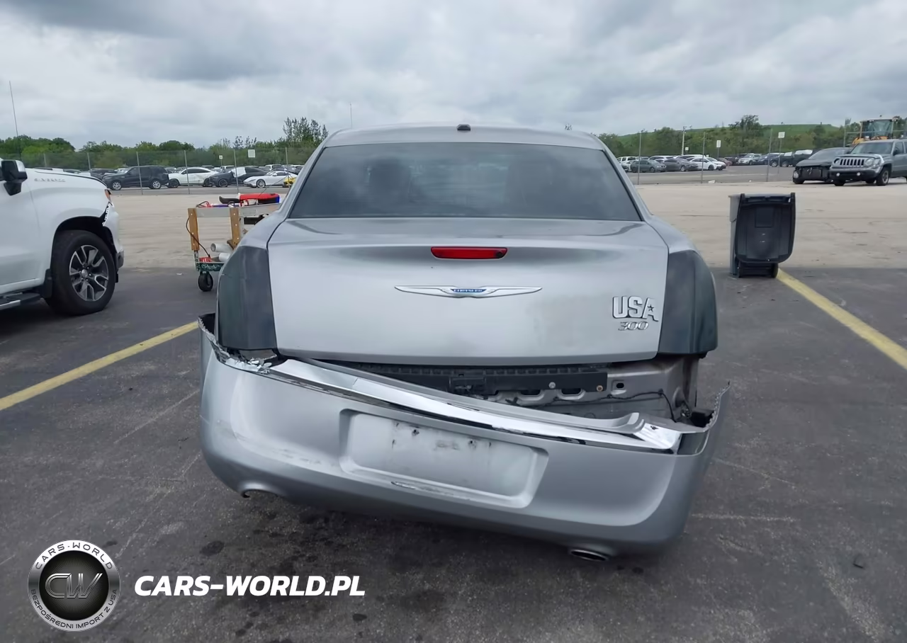 2014 Chrysler 300 VIN:2C3CCAAG3EH289081 - 17