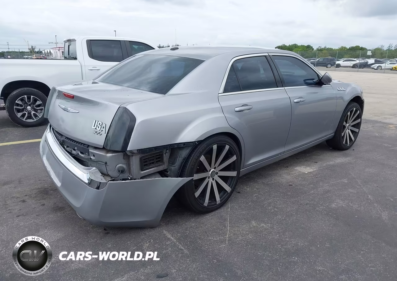2014 Chrysler 300 VIN:2C3CCAAG3EH289081 - 4