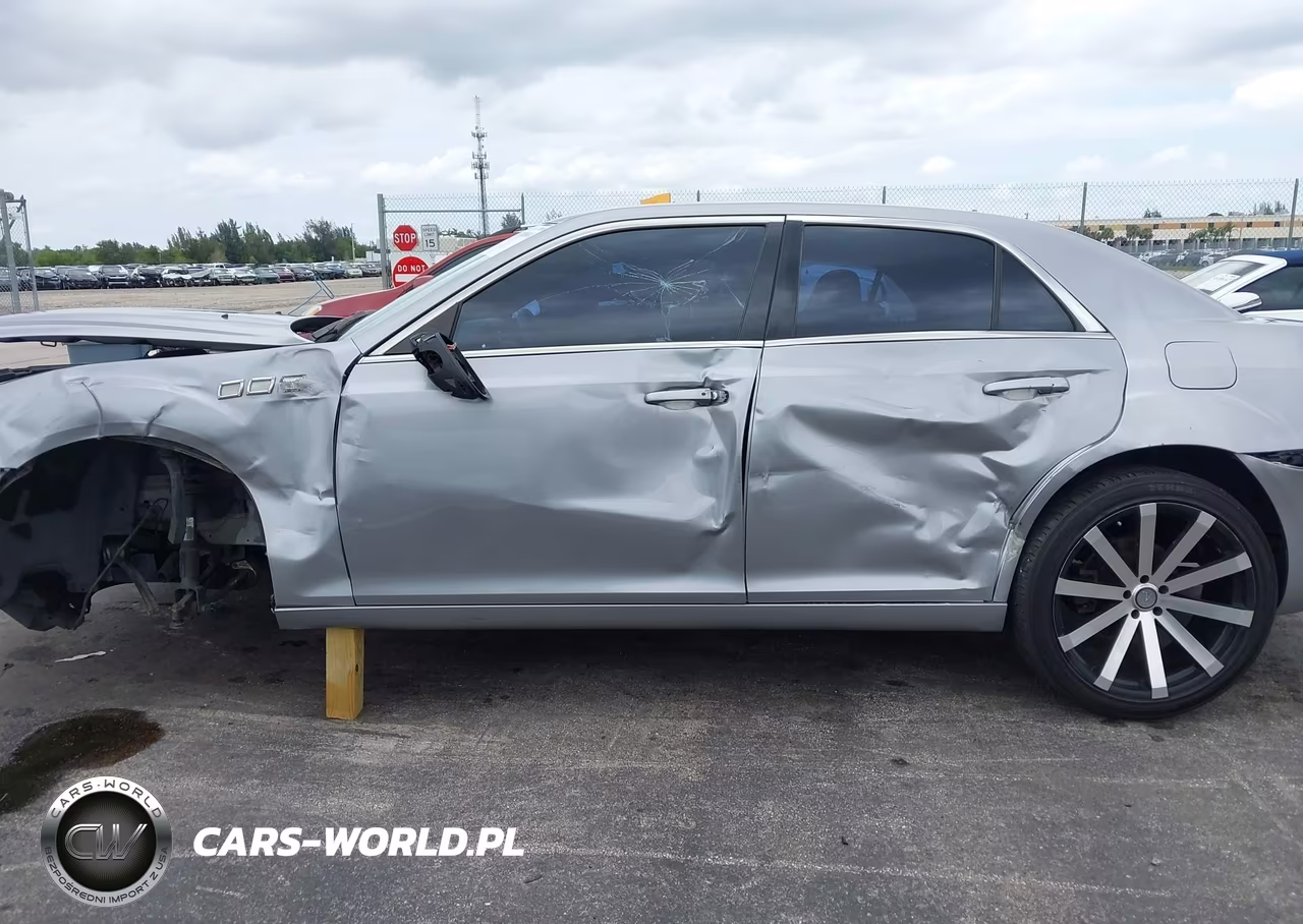 2014 Chrysler 300 VIN:2C3CCAAG3EH289081 - 6
