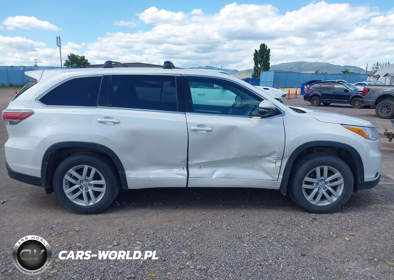 2014 Toyota Highlander Le V6 VIN:5TDBKRFH6ES008743 - 13