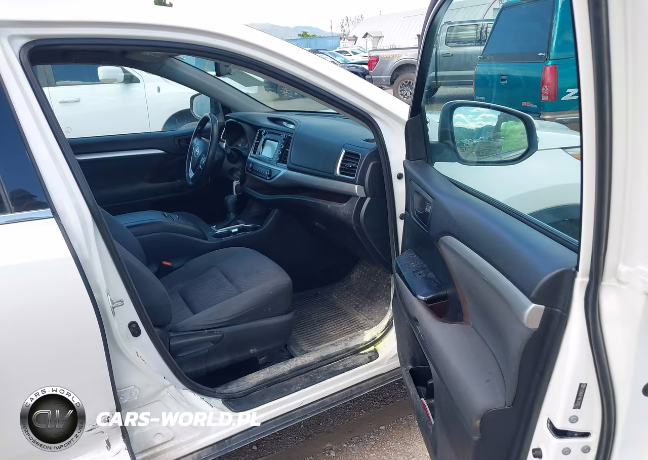 2014 Toyota Highlander Le V6 VIN:5TDBKRFH6ES008743 - 5