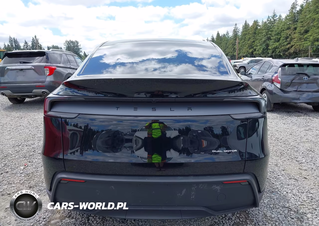 2026 Tesla Model Y All-Wheel Drive-Long Range Launch Series-Premium All-Wheel Drive VIN:7SAYGDEE0TF560524 - 16