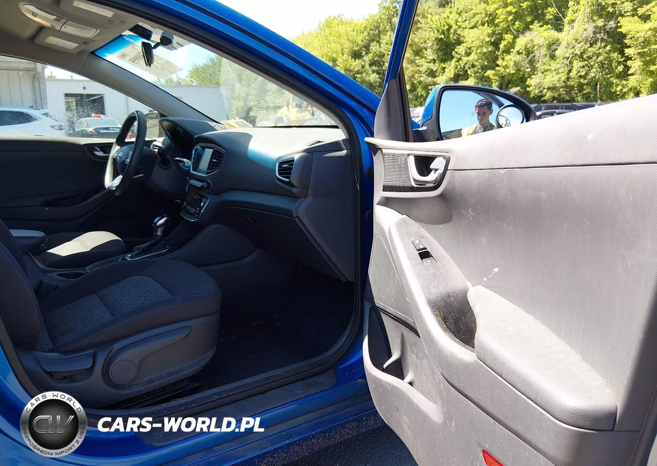 2018 Hyundai Ioniq Hybrid Blue VIN:KMHC65LC4JU084568 - 5