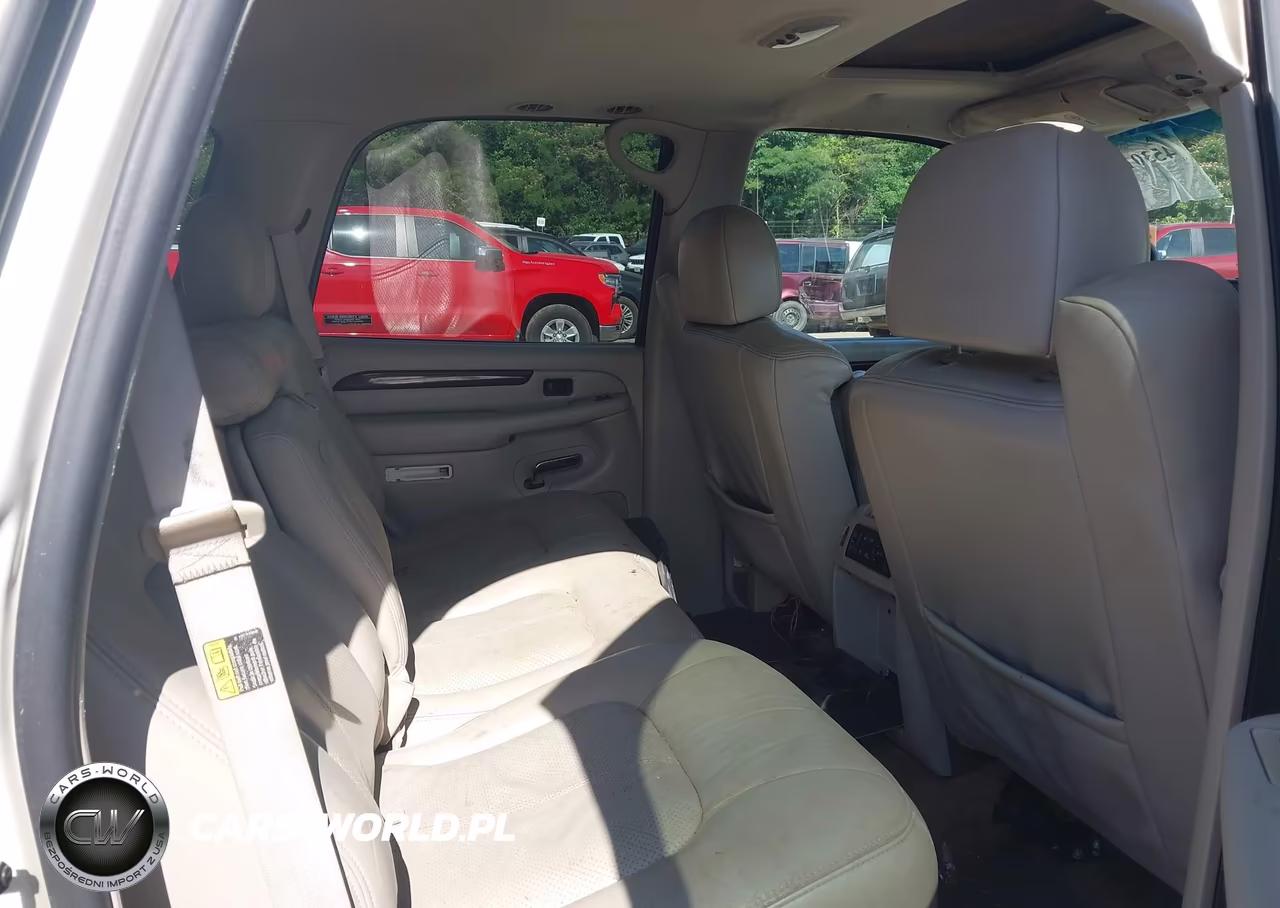 2002 Cadillac Escalade Standard VIN:1GYEC63T32R186048 - 8