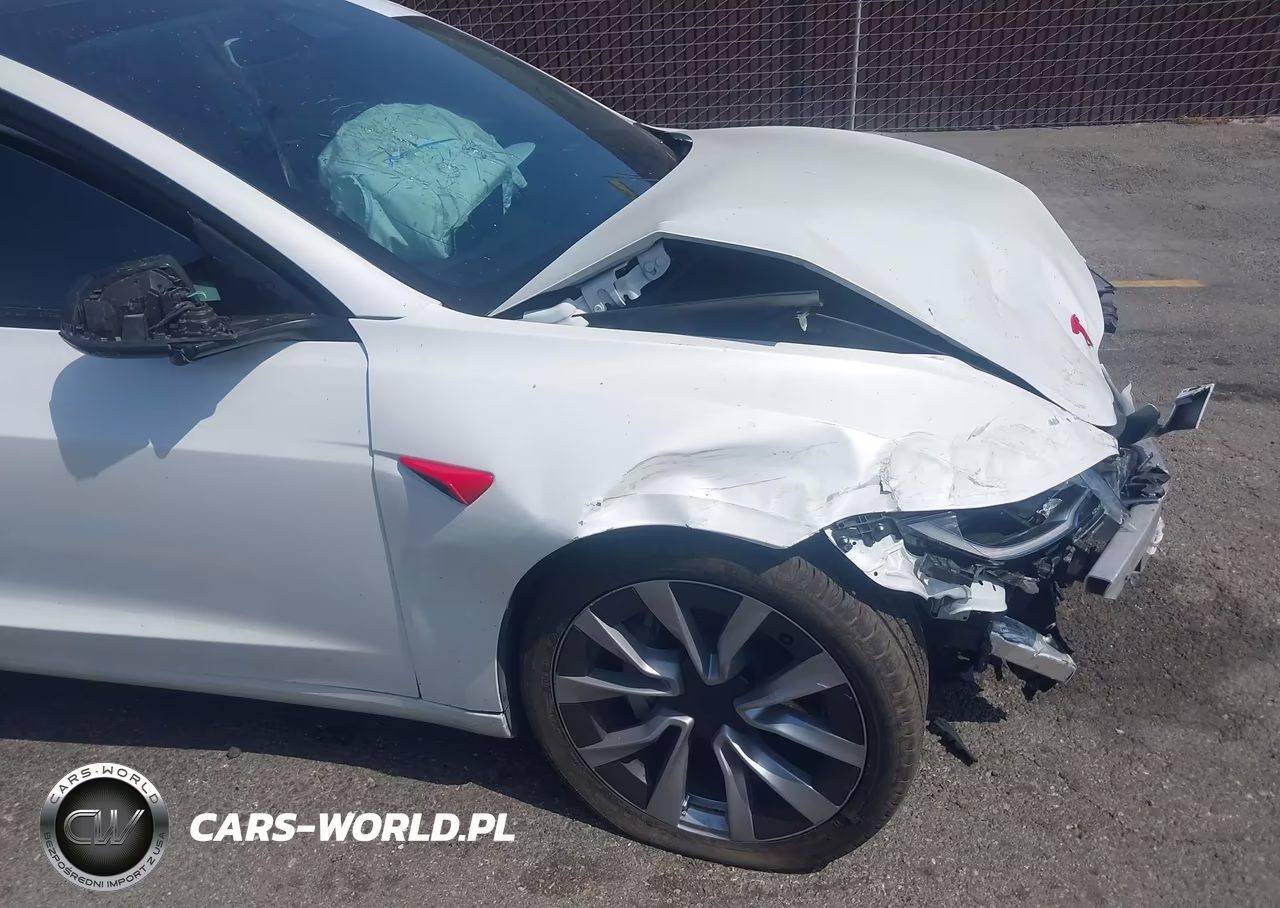2024 Tesla Model 3 VIN:5YJ3E1EAXRF831266 - 18