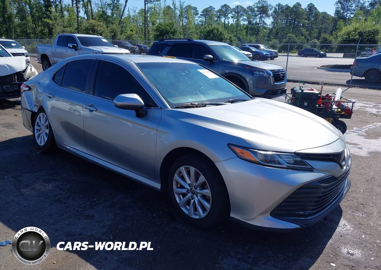 2020 Toyota Camry Le – zdjęcie 1 z 15