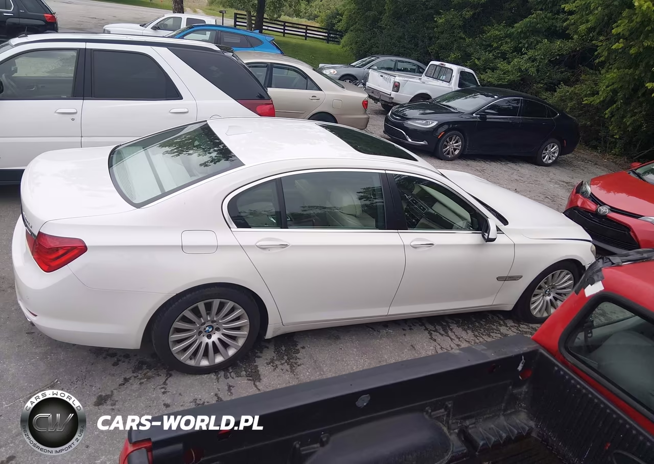 2009 BMW 750Li VIN:WBAKB83579CY62634 - 14