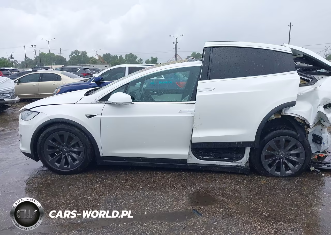 2017 Tesla Model X VIN:5YJXCBE20HF077069 - 13