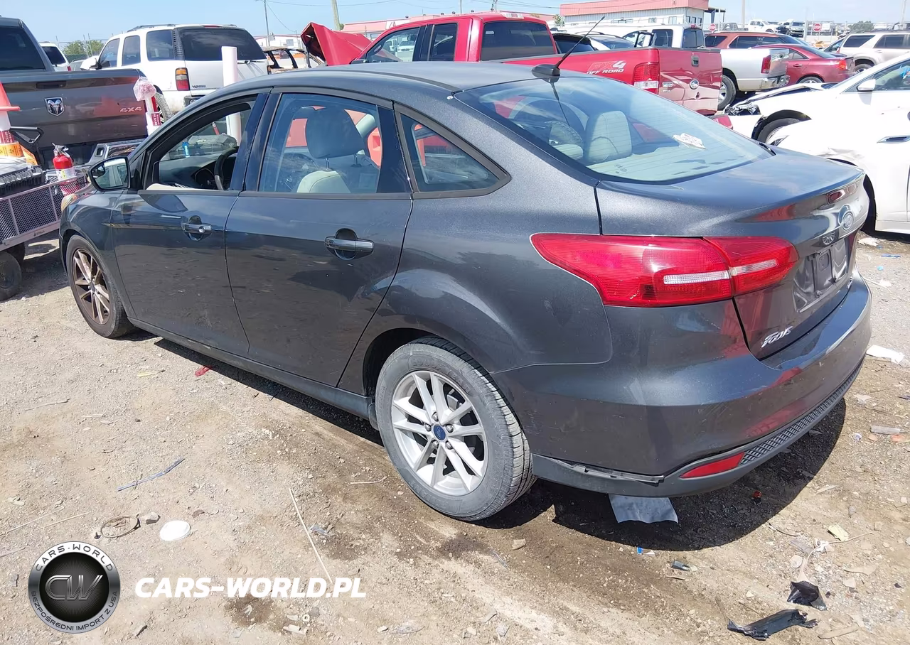 2015 Ford Focus Se VIN:1FADP3F28FL336998 - 3