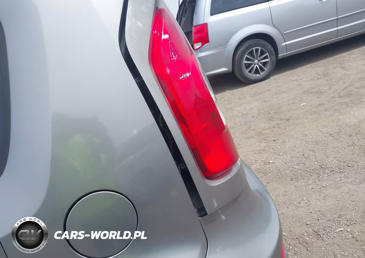 2013 Kia Soul + VIN:KNDJT2A68D7510054 - 13