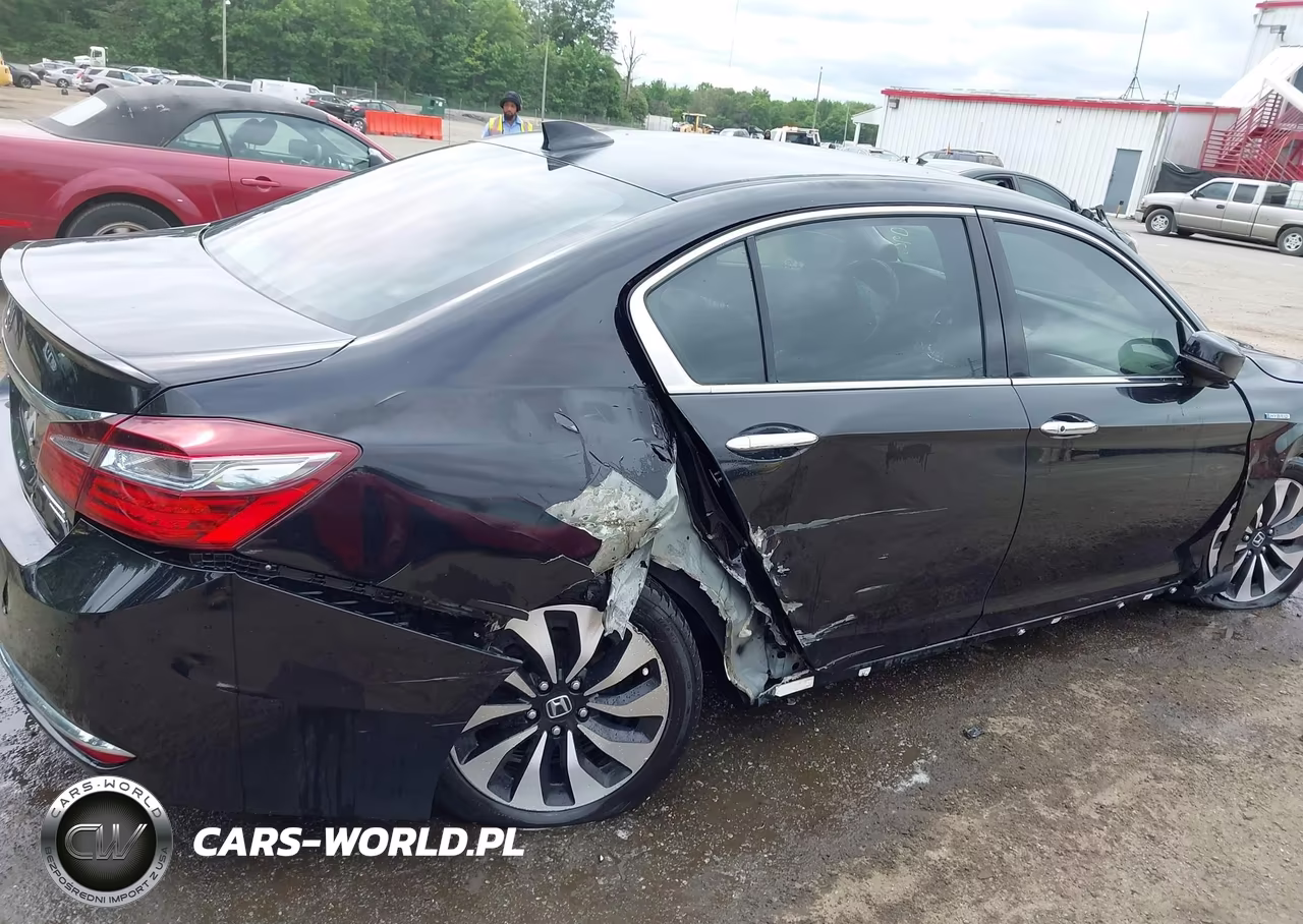 2017 Honda Accord Hybrid Touring VIN:JHMCR6F70HC000308 - 17