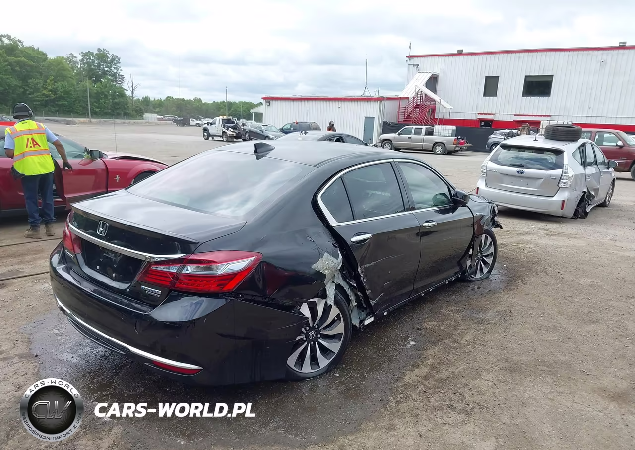 2017 Honda Accord Hybrid Touring VIN:JHMCR6F70HC000308 - 4