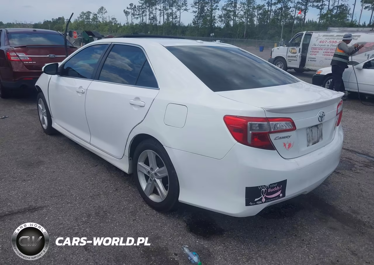 2014 Toyota Camry Se VIN:4T1BF1FK5EU306547 - 3
