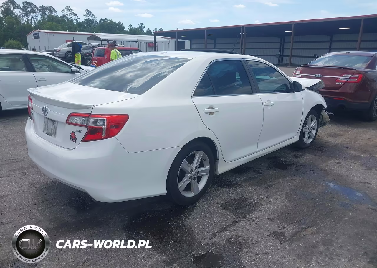 2014 Toyota Camry Se VIN:4T1BF1FK5EU306547 - 4