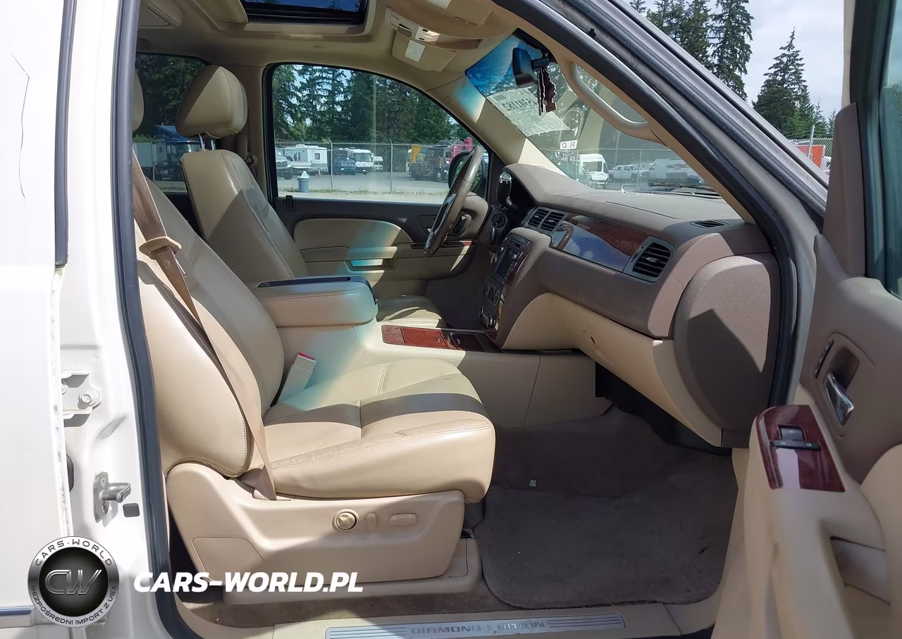 2010 Chevrolet Suburban 1500 Ltz VIN:1GNUKKE35AR271800 - 5