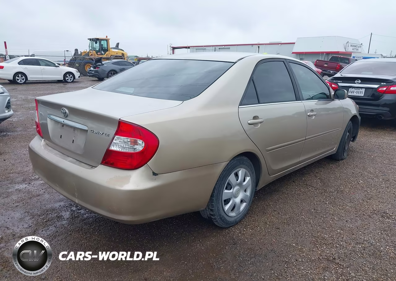 2002 Toyota Camry Le VIN:4T1BE32KX2U510373 - 4