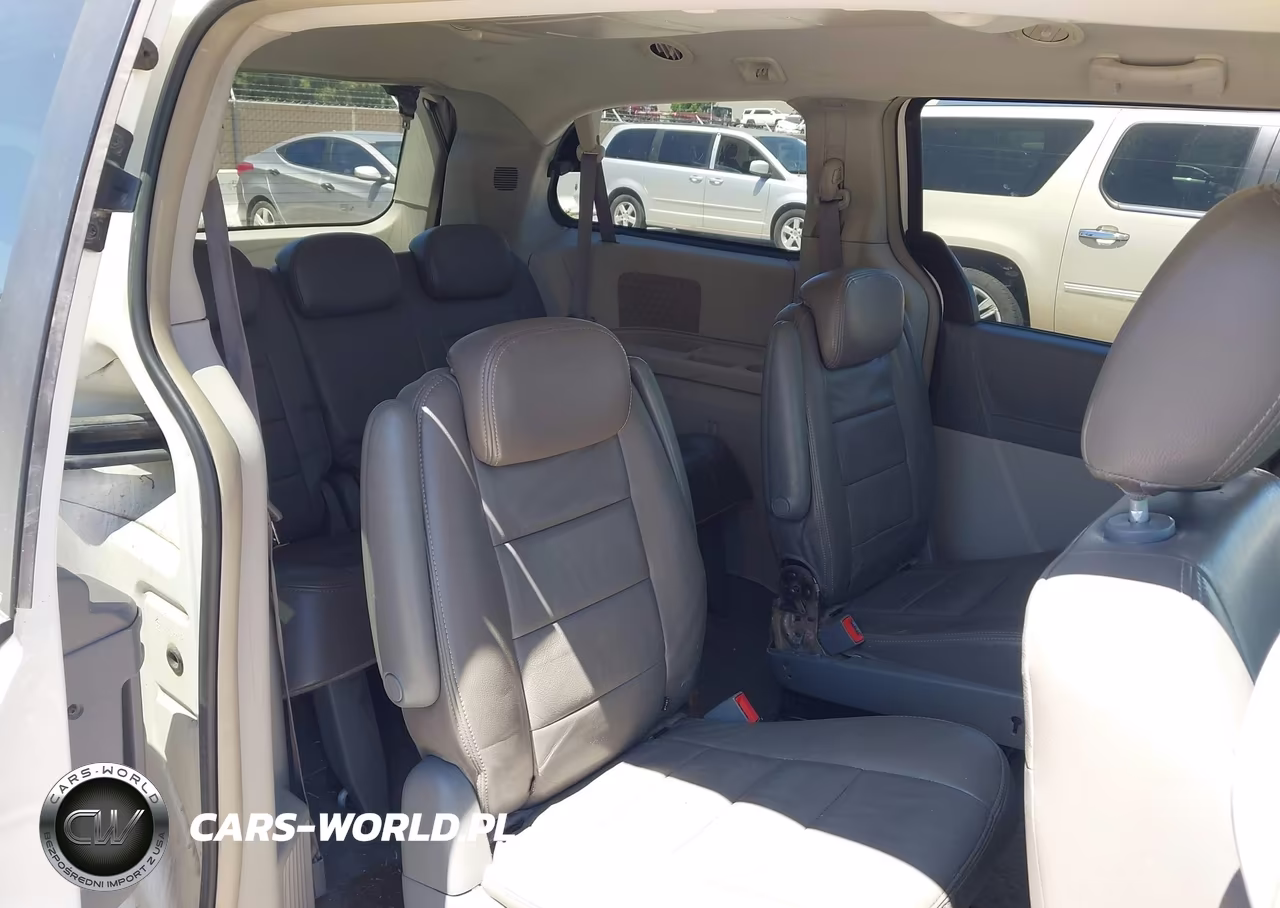2010 Chrysler Town & Country Touring VIN:2A4RR5D16AR266220 - 8