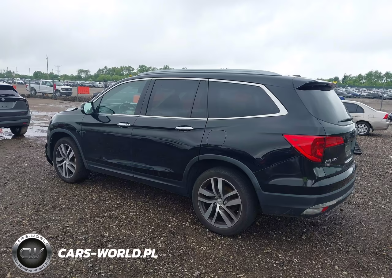 2018 Honda Pilot Touring VIN:5FNYF6H94JB003476 - 3