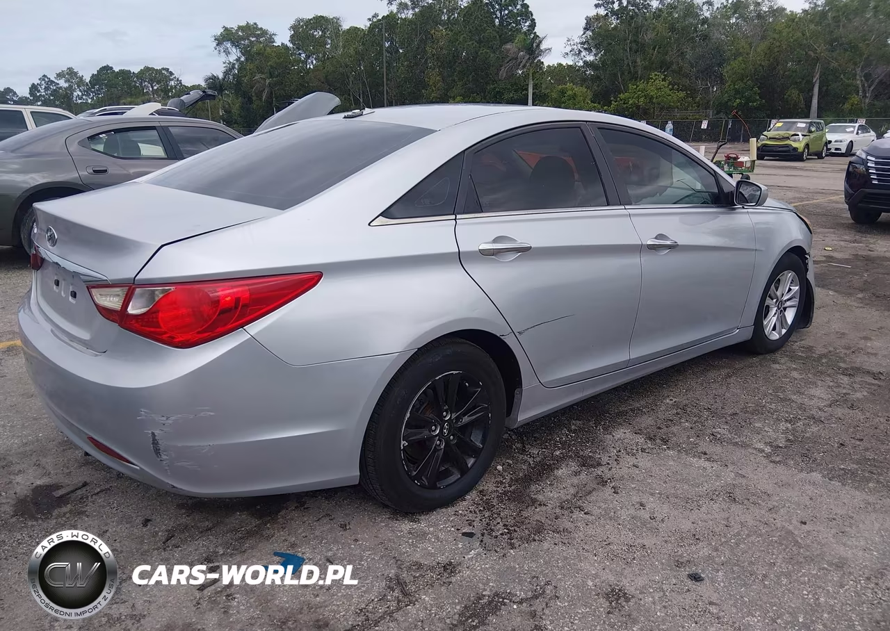 2013 Hyundai Sonata Gls VIN:5NPEB4AC5DH615555 - 4