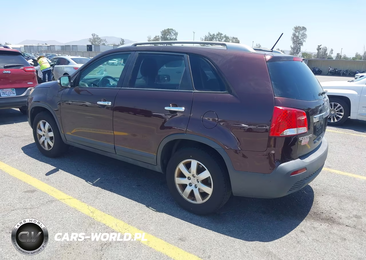 2011 Kia Sorento Lx VIN:5XYKT4A15BG105225 - 3