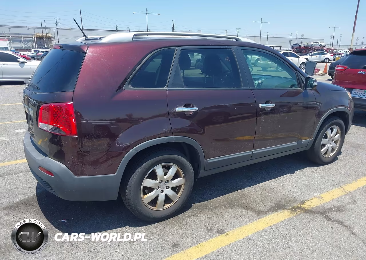 2011 Kia Sorento Lx VIN:5XYKT4A15BG105225 - 4