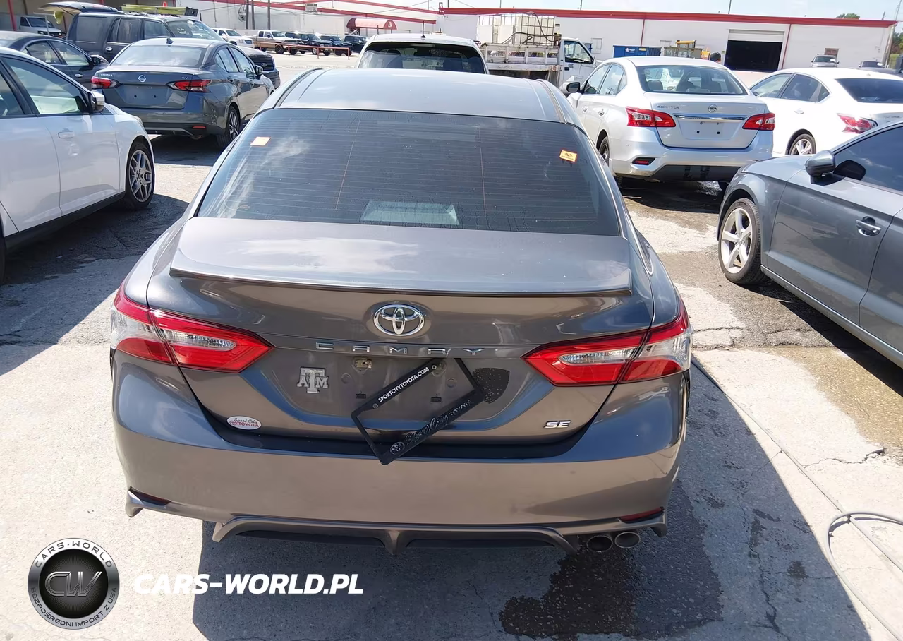 2018 Toyota Camry Se VIN:4T1B11HK2JU550033 - 17