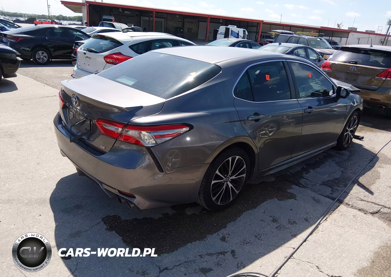 2018 Toyota Camry Se VIN:4T1B11HK2JU550033 - 4