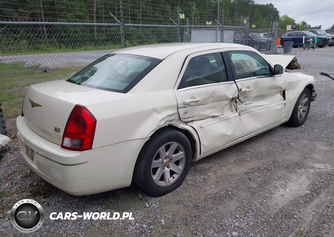 2006 Chrysler 300 Touring VIN:2C3KA53G26H463813 - 4