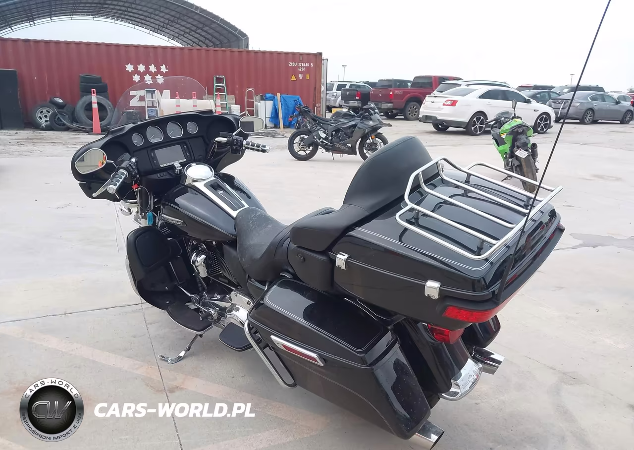 2017 Harley-Davidson Flhtcu Ultra Classic Electra Gld VIN:1HD1FCC15HB636601 - 3