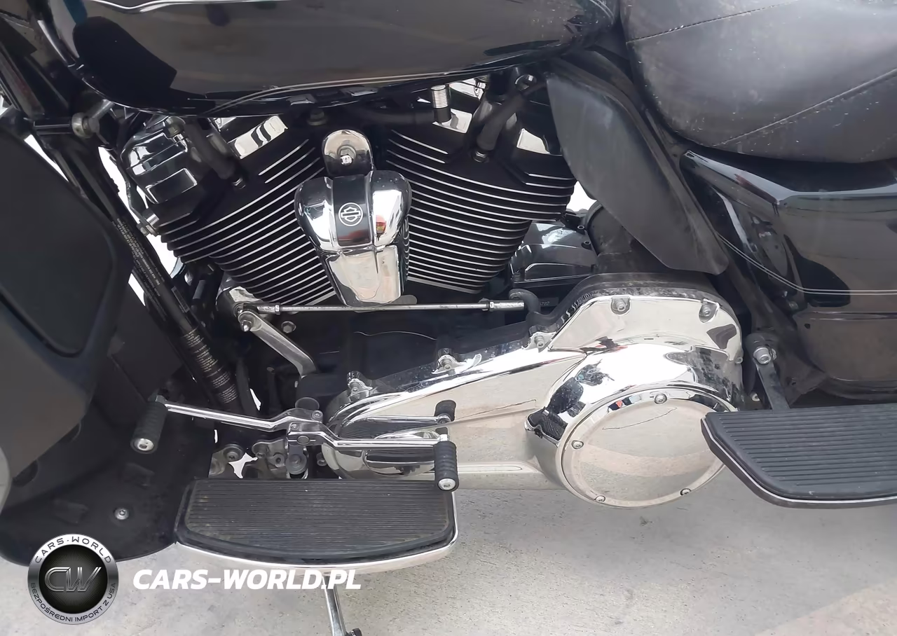2017 Harley-Davidson Flhtcu Ultra Classic Electra Gld VIN:1HD1FCC15HB636601 - 9