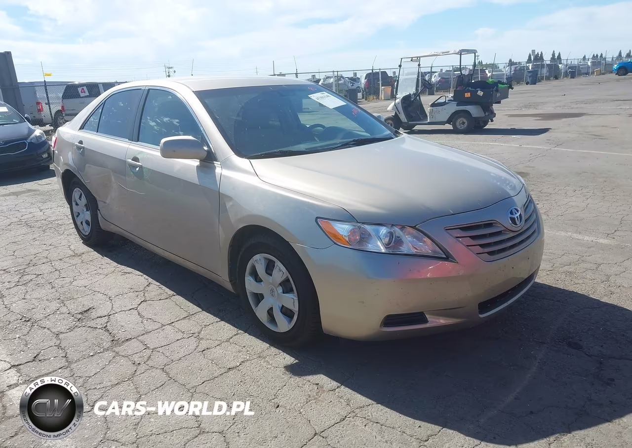 2009 Toyota Camry Le – zdjęcie 1 z 16