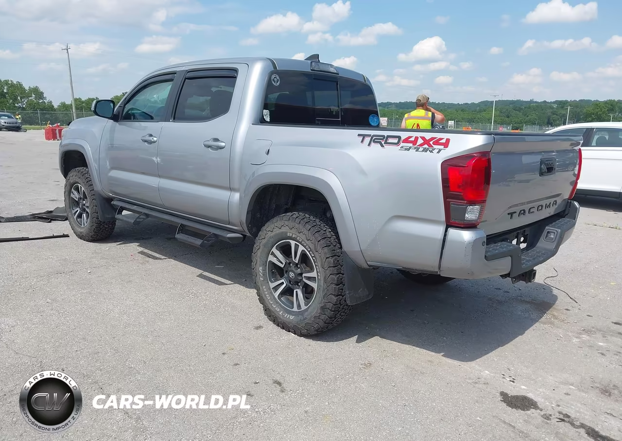 2018 Toyota Tacoma Trd Sport VIN:3TMCZ5AN7JM150275 - 3