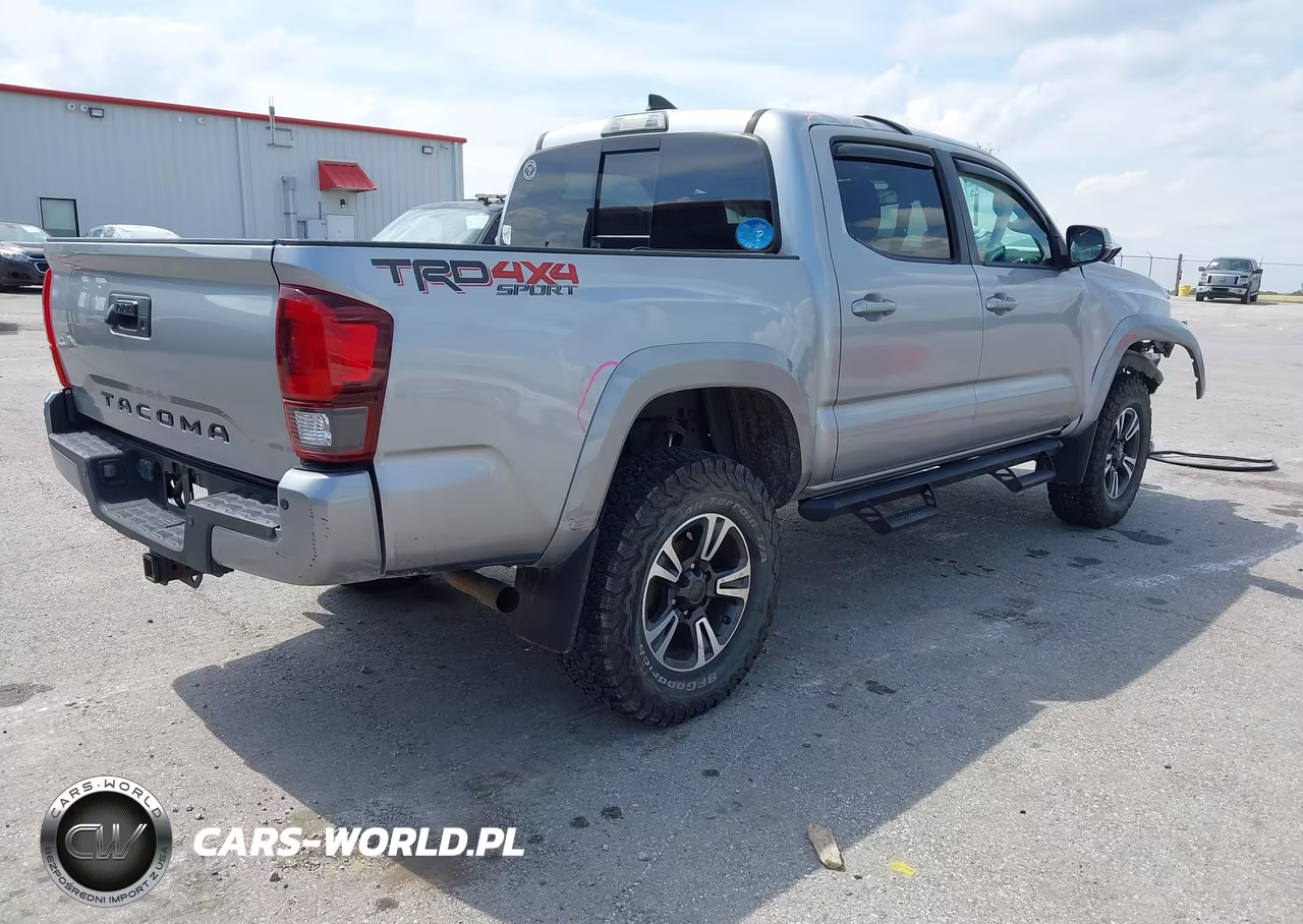 2018 Toyota Tacoma Trd Sport VIN:3TMCZ5AN7JM150275 - 4