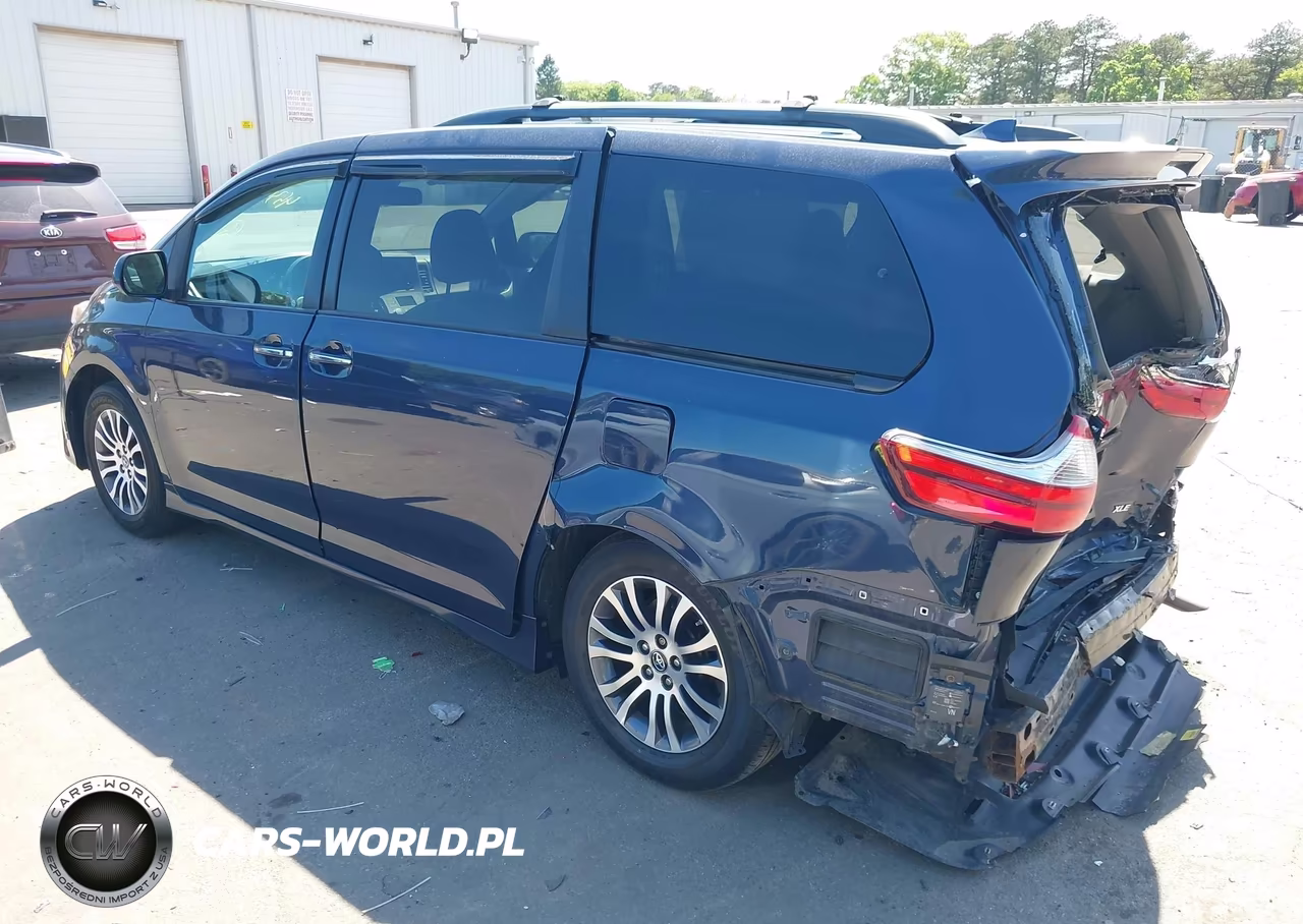 2018 Toyota Sienna Xle 8 Passenger VIN:5TDYZ3DC5JS939609 - 3