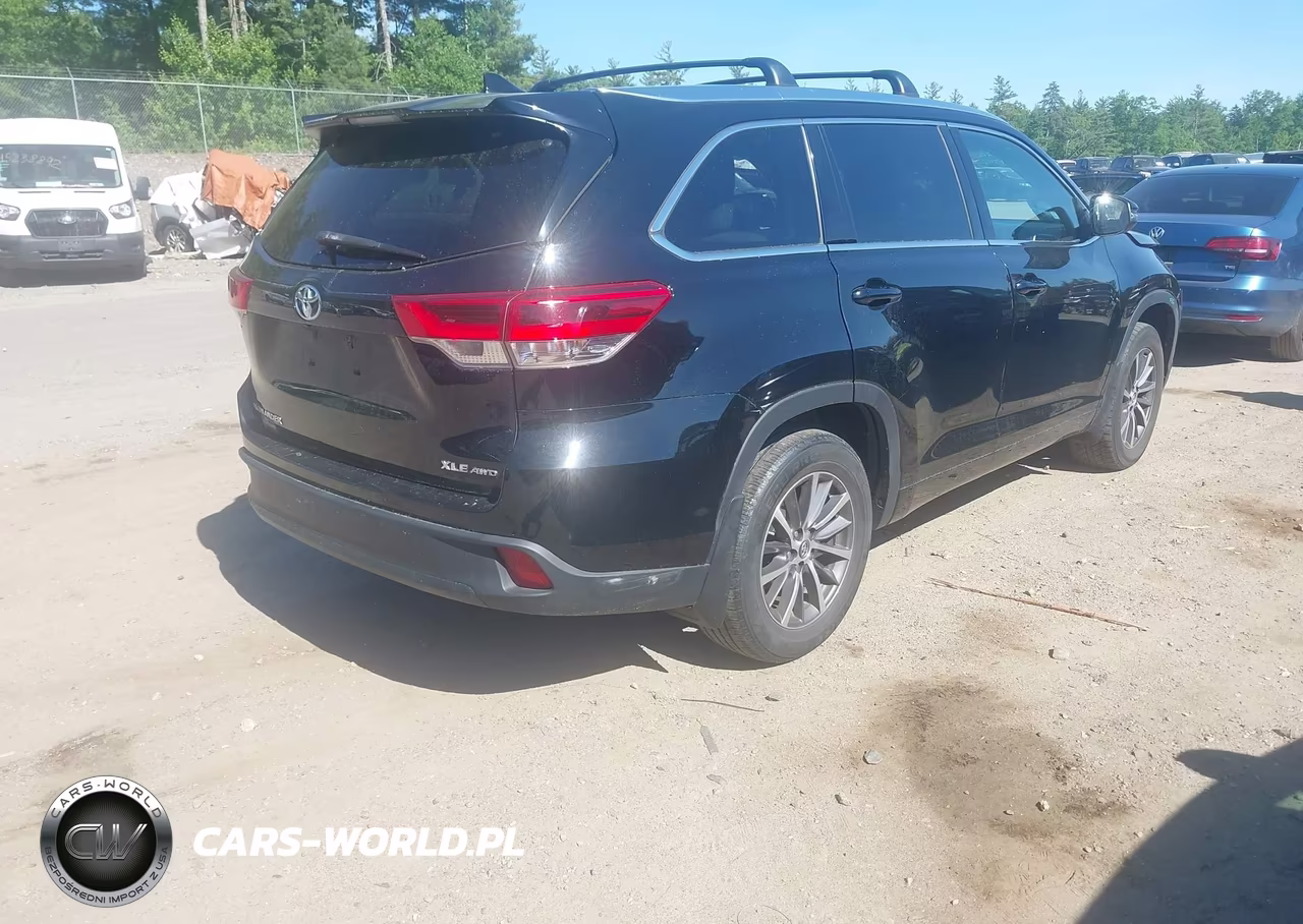 2018 Toyota Highlander Xle VIN:5TDJZRFHXJS531149 - 4