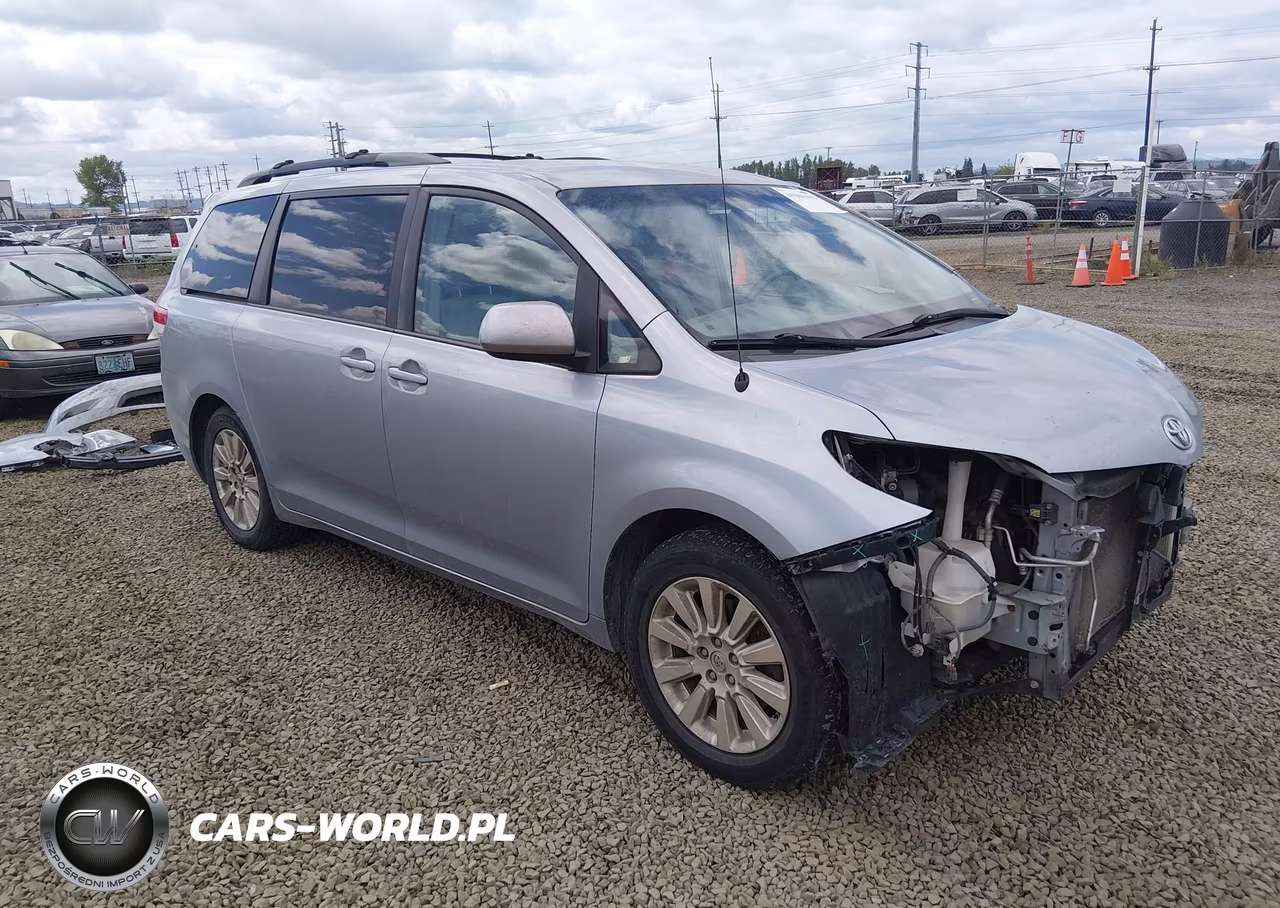 2013 Toyota Sienna Le 7 Passenger – zdjęcie 1 z 17