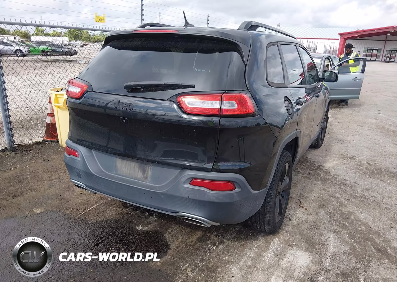 2015 Jeep Cherokee Latitude Altitude VIN:1C4PJLCS8FW722350 - 4