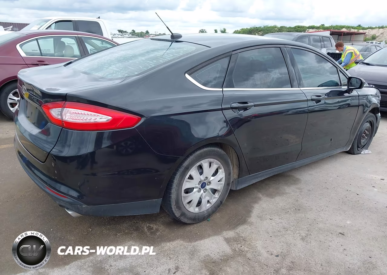 2013 Ford Fusion S VIN:3FA6P0G77DR214620 - 4