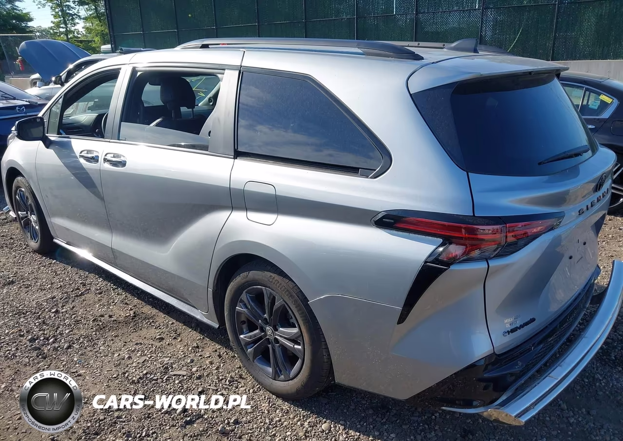 2025 Toyota Sienna Xse VIN:5TDCSKFC5SS197882 - 3