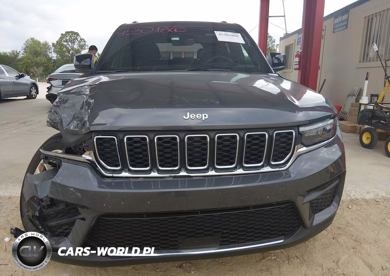2025 Jeep Grand Cherokee Laredo X 4X4 VIN:1C4RJHAG6SC292642 - 12