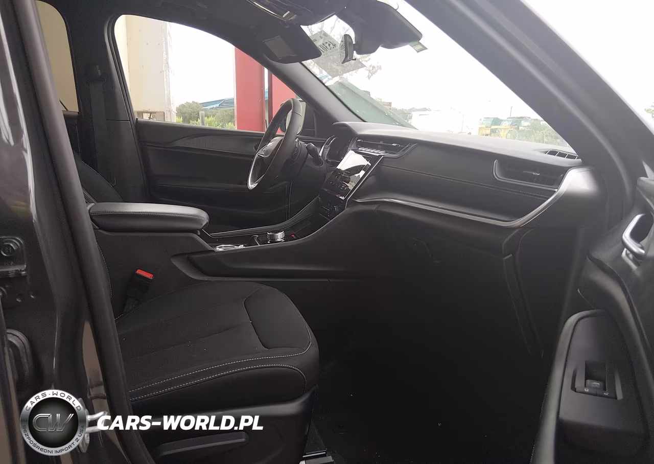 2025 Jeep Grand Cherokee Laredo X 4X4 VIN:1C4RJHAG6SC292642 - 5