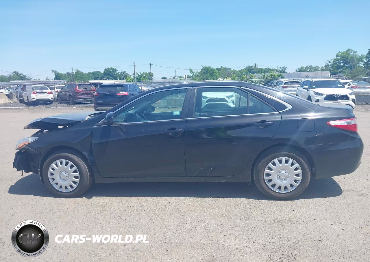2016 Toyota Camry Le VIN:4T1BF1FK6GU216570 - 14