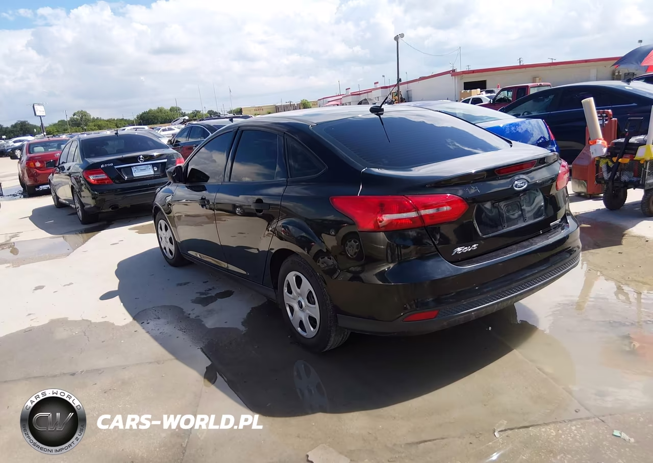 2015 Ford Focus S VIN:1FADP3E22FL215725 - 3