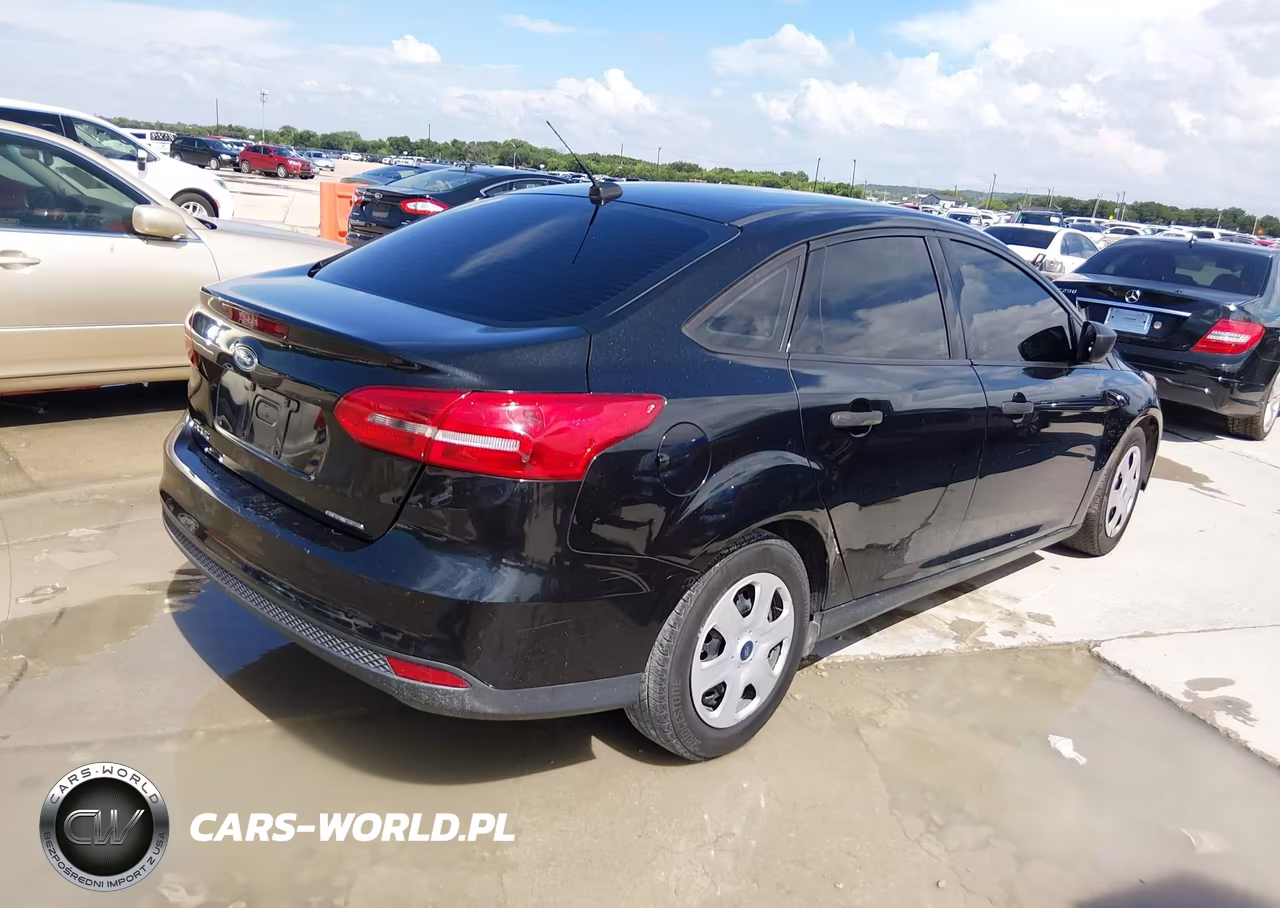 2015 Ford Focus S VIN:1FADP3E22FL215725 - 4