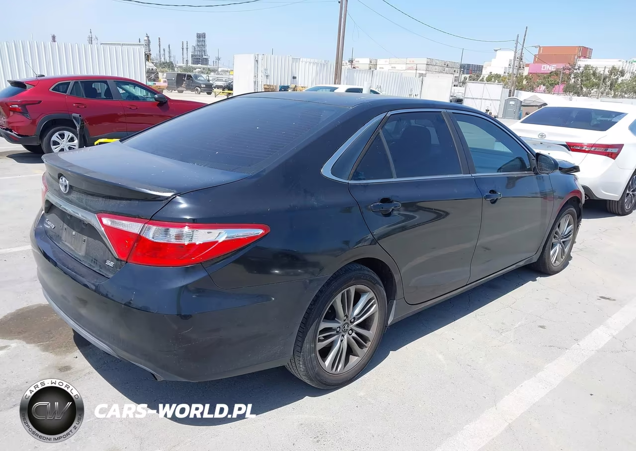 2015 Toyota Camry Se VIN:4T1BF1FK5FU013586 - 4