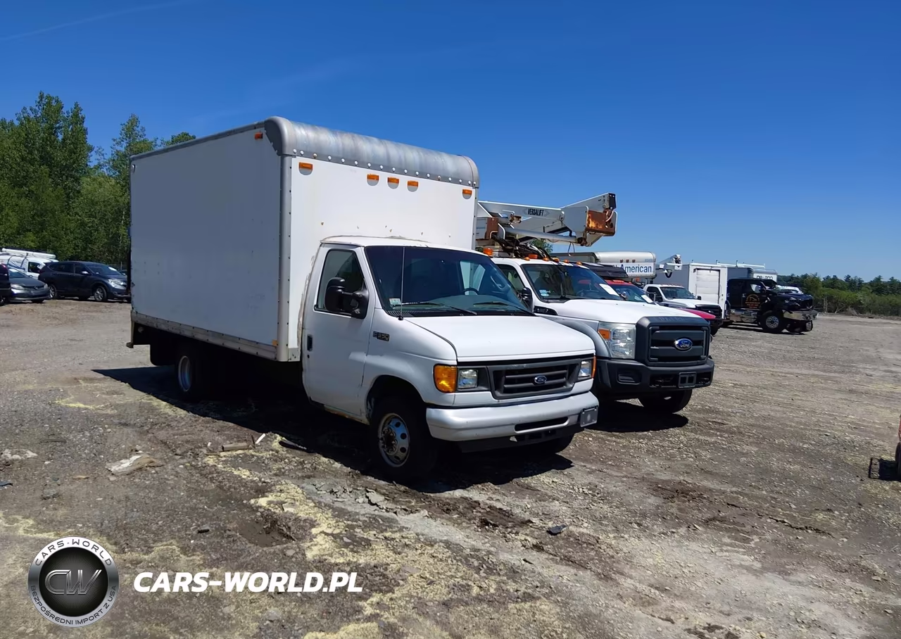 2005 Ford E-350 Cutaway Standard